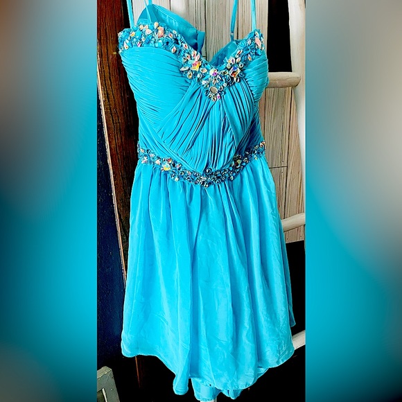 New Bee Darling short blue dress with hand down jewels and an open back - Picture 2 of 6